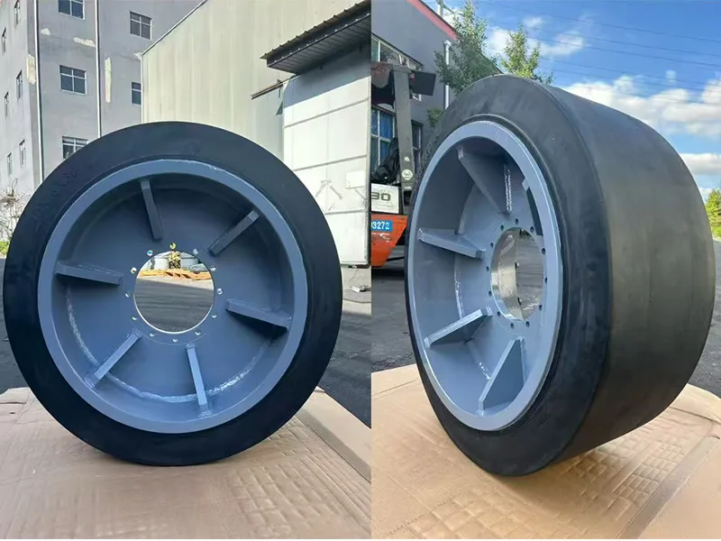 Ant keleivių įlaipinimo tilto naudotos 40x16x30 padangos