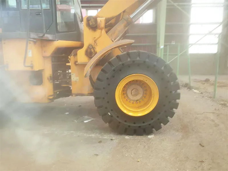 Stiklo gamykla Brazilijoje naudoja 23,5–25 kietas padangas